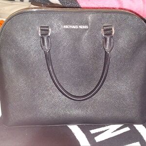 Micheal kors purse